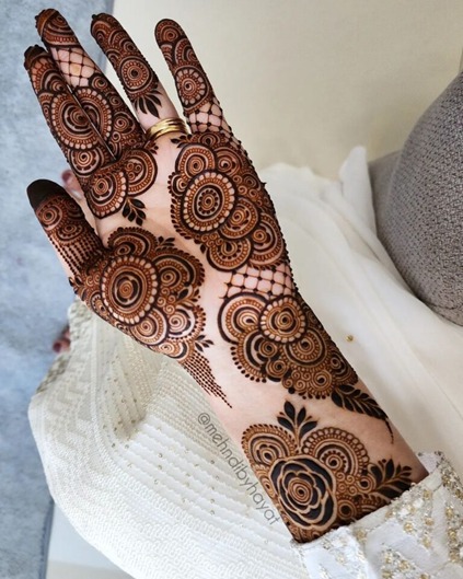 Clustered Floral Mehndi Pattern